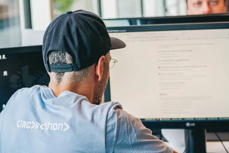 Beyond the Browser: Crafting Omnichannel Experiences with Headless Commerce - Ecom Directory Beyond the Browser: Crafting Omnichannel Experiences with Headless Commerce - Ecom Directory